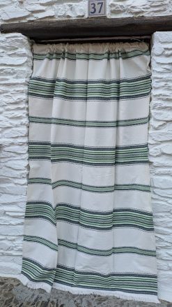 Cortinas rusticas Alpujarreñas beige con verde, aislante termica para puertas y ventanas